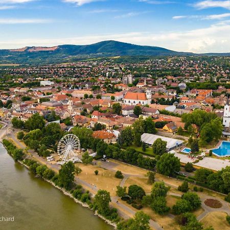 Апартаменты Becsi Kapu Apartman Вац Экстерьер фото