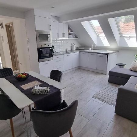 Апартаменты Becsi Kapu Apartman Вац Экстерьер фото