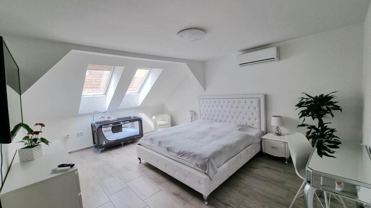 Апартаменты Becsi Kapu Apartman Вац Экстерьер фото