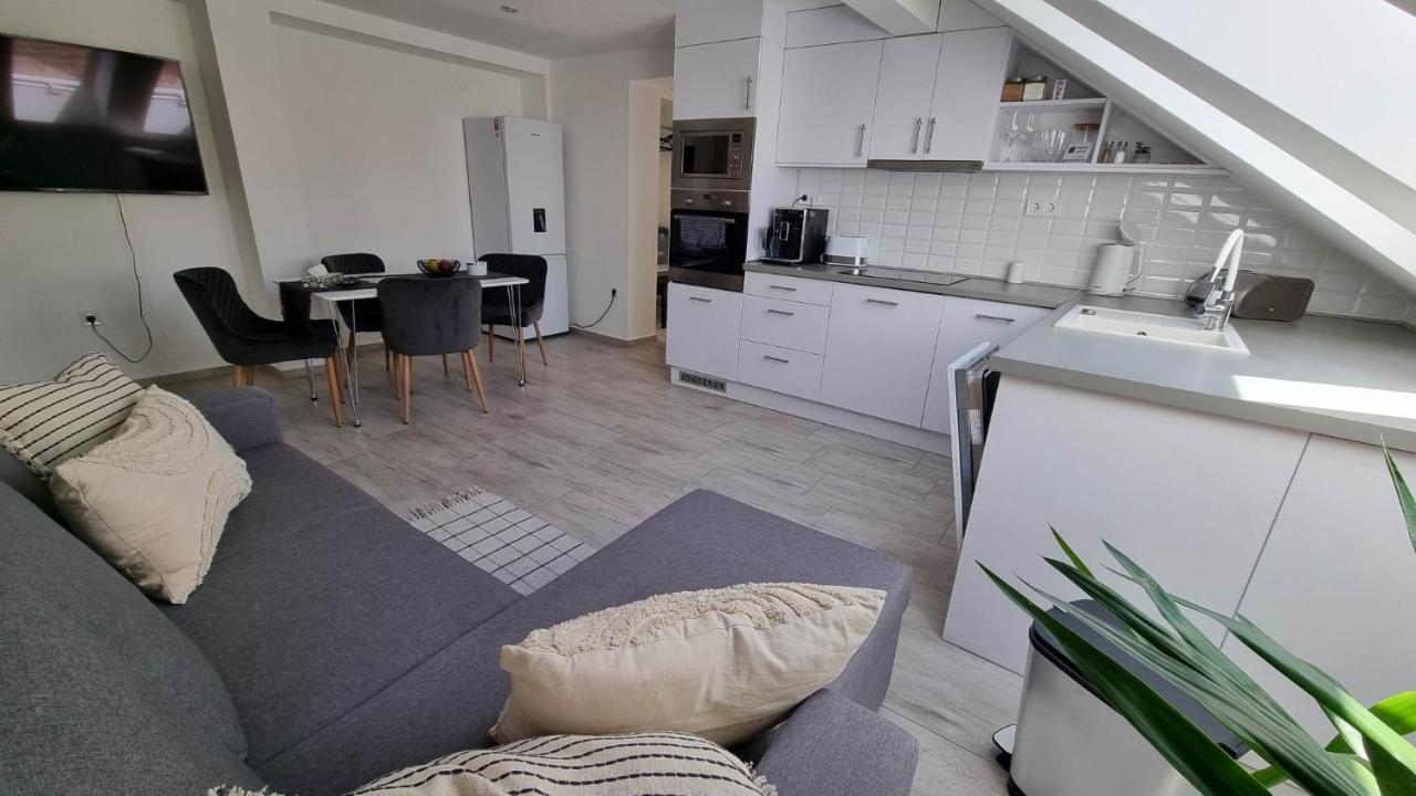 Апартаменты Becsi Kapu Apartman Вац Экстерьер фото