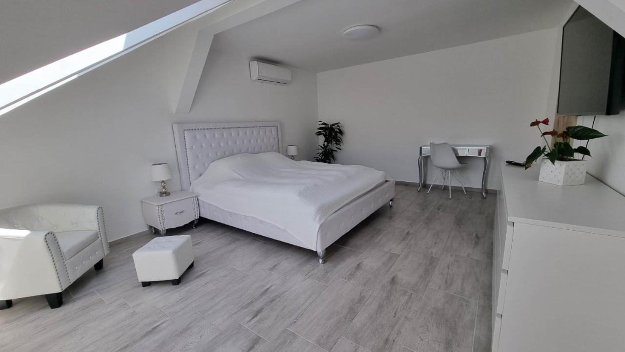 Апартаменты Becsi Kapu Apartman Вац Экстерьер фото
