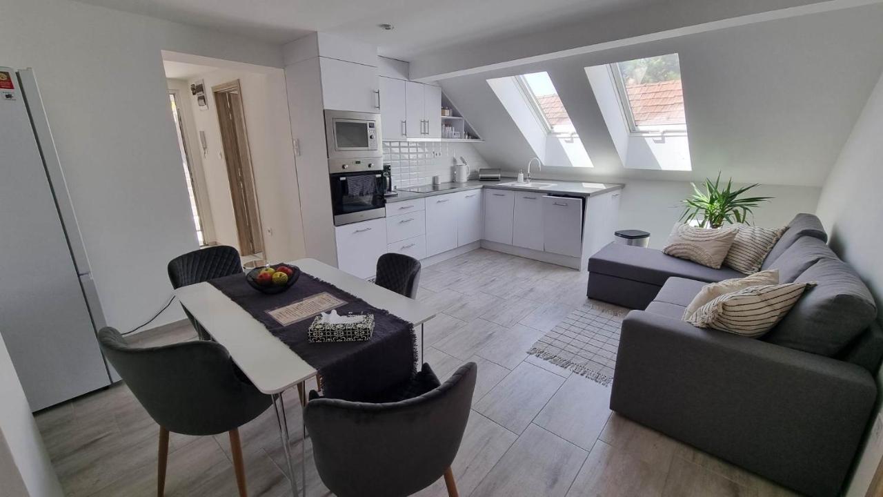 Апартаменты Becsi Kapu Apartman Вац Экстерьер фото